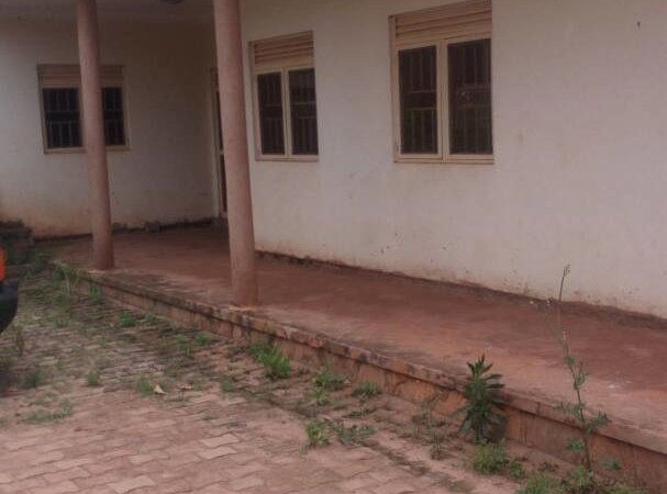buy house mpigi