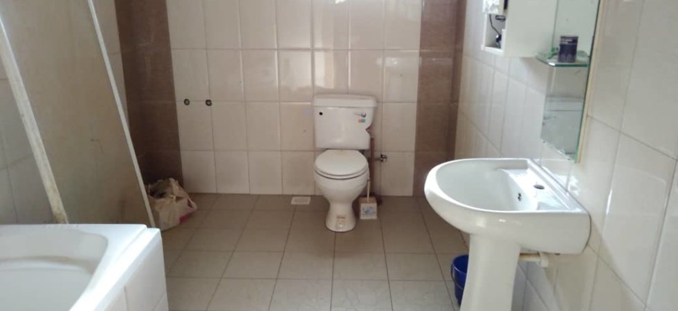 5 story house for sale bwerenga